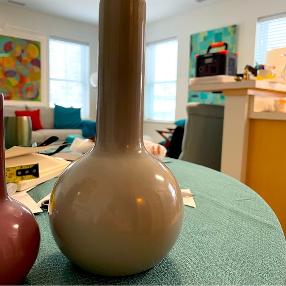 Vintage Gord Ceramic Vases Large Grey and Smaller Purple Great Color and Design - Picture 8 of 11